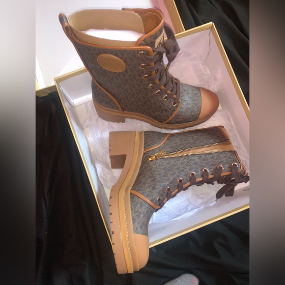 Michael Kors Boots - Picture 5 of 10